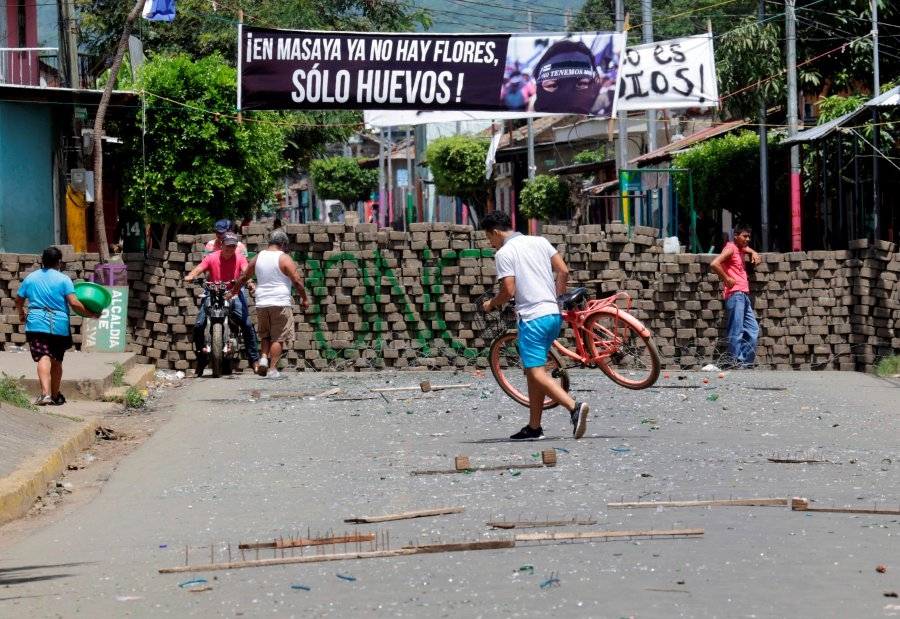 Nicaragua unrest mounts as govt -opposition talks resume