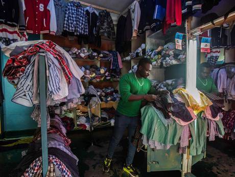 Locals lose out in Rwanda's second-hand clothes war