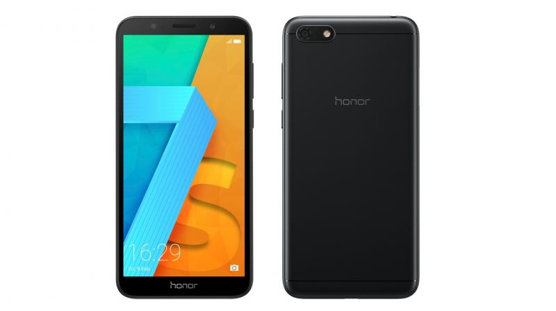 Honor launches its mid-tier Honor 7S phone