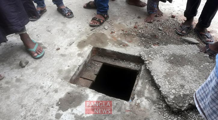 2 workers die in septic tank  