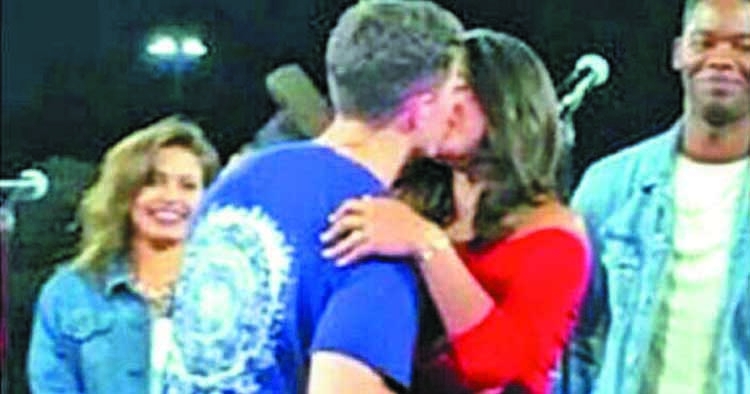 Priyanka Chopra, Nick Jonas kiss publicly for first time