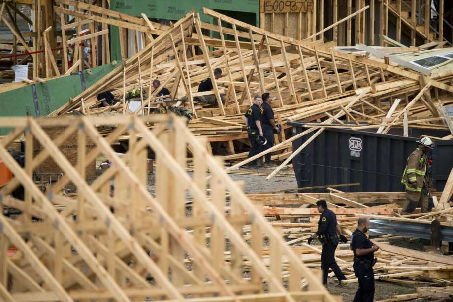 1 killed, 5 hurt when unfinished Dallas town house collapses