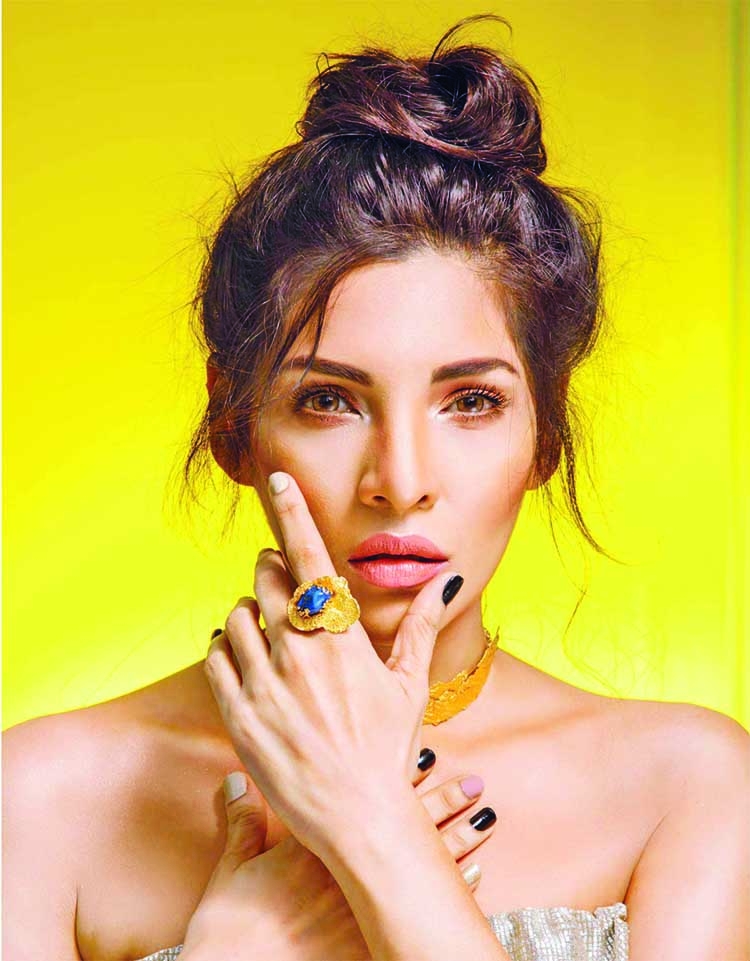 Pakistani model claims to be a look alike of Priyanka