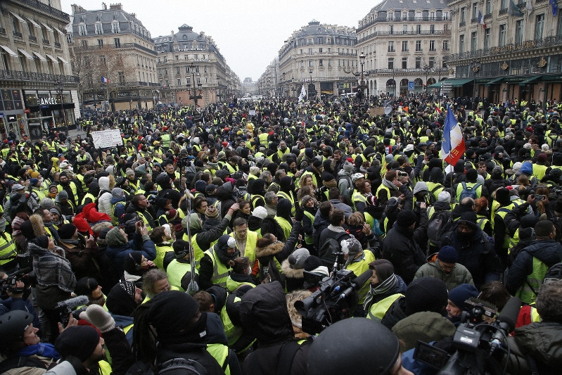 Tear gas in Paris, but fewer protesters and bigger demands