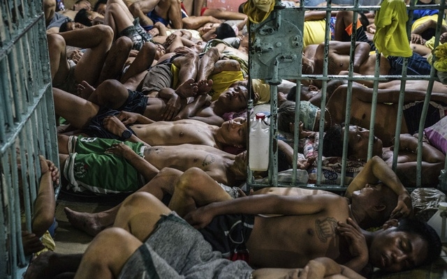 518 sleep in space for 170 in Manila jail
