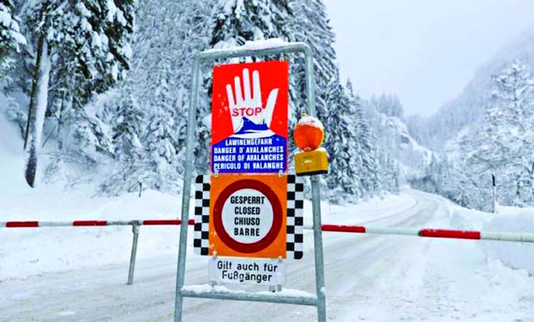 Austrian Alps  avalanche  kills 3 skiers