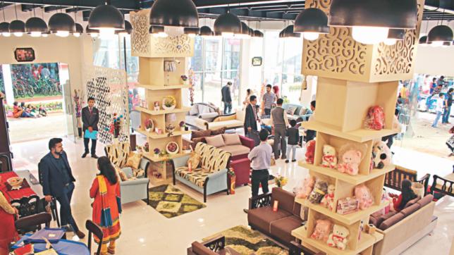 Furniture makers offer discounts to boost sales
