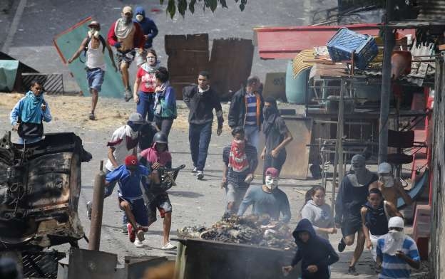 Venezuela quells soldiers' revolt, top court blasts congress