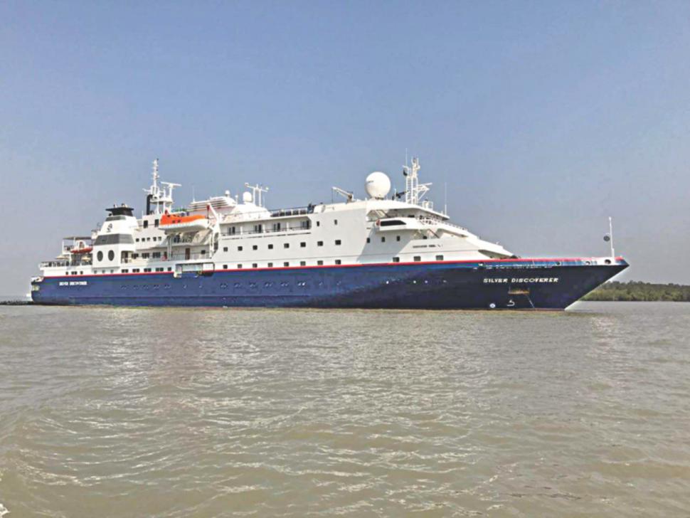 Int’l luxury cruise ship sailing thru' Sundarbans