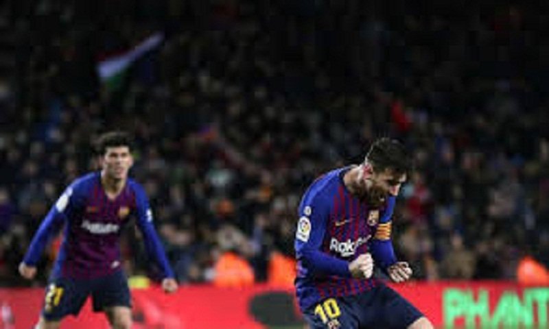 Messi has injury scare after scoring 2 goals in Barca draw