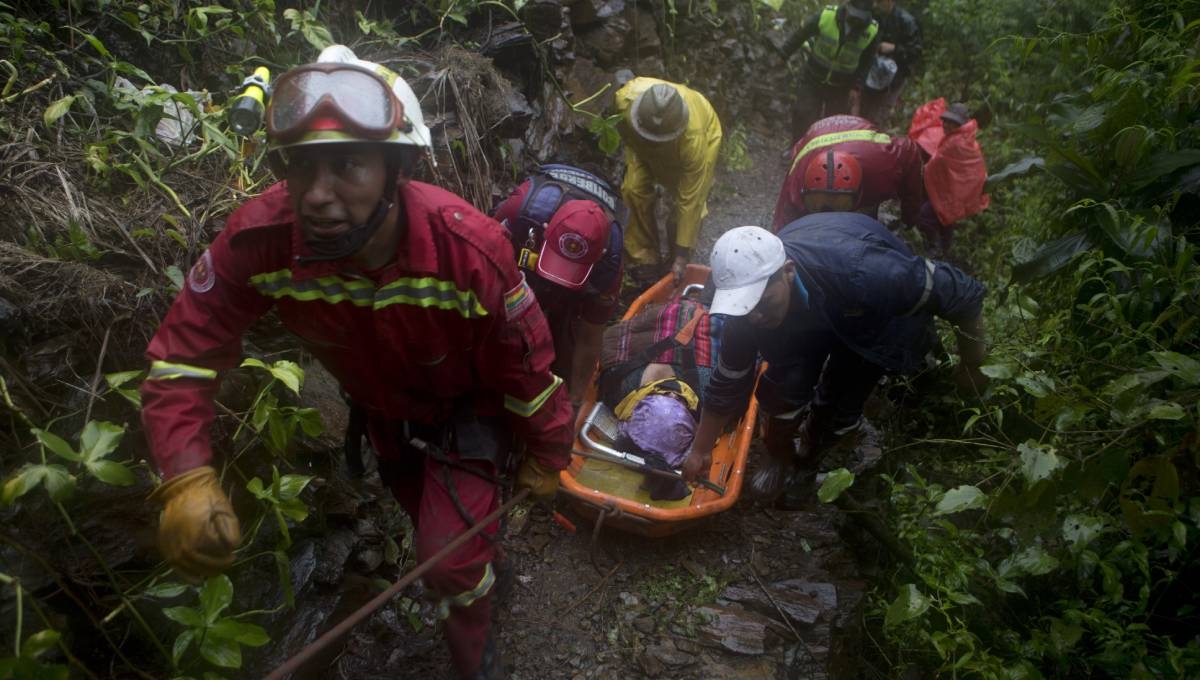 Landslide kills at least 11 on Bolivian highway