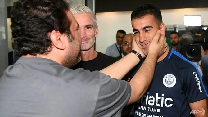 Refugee footballer Hakeem al-Araibi makes triumphant return to Australia