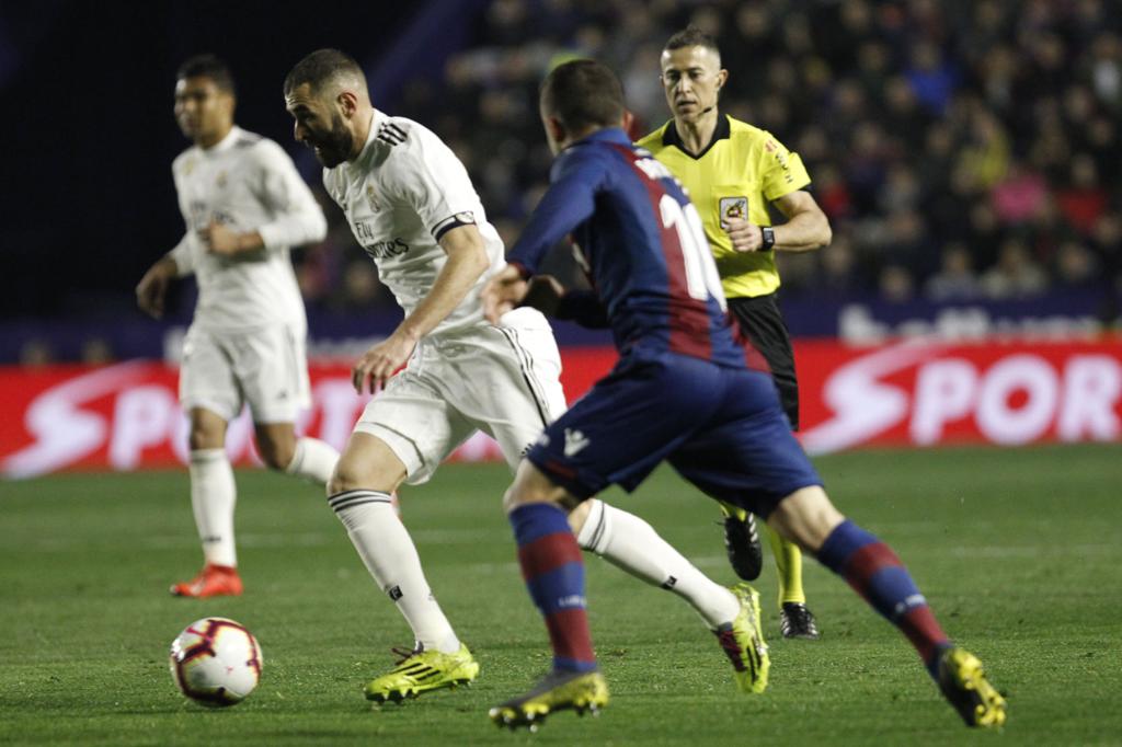 With 2 penalty kicks, Real Madrid edges Levante 2-1