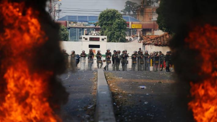 Venezuela clashes as aid is blocked