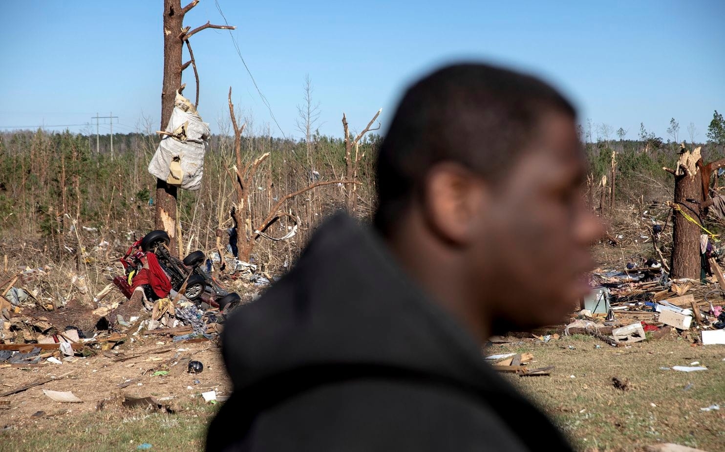 Mammoth tornado takes 10 relatives from 1 Alabama family