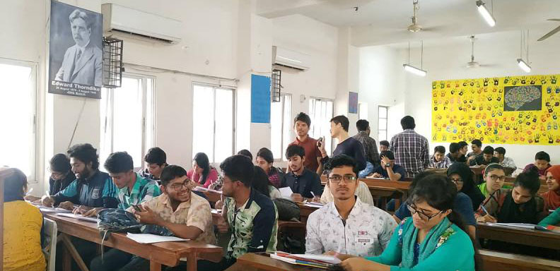 Classes, exams held at DU despite boycott call