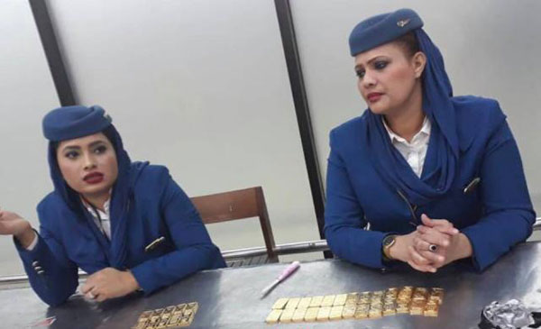 2 Bangladeshi cabin crews held with gold bars