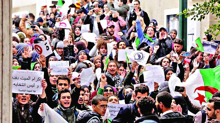 Algerian doctors call for protests against Bouteflika