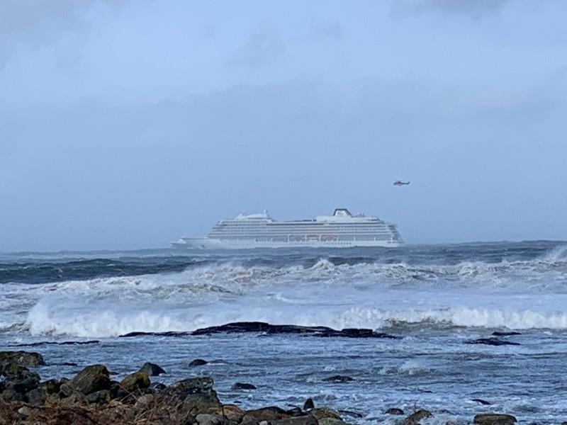 Cruise ship stalled off Norway, passengers evacuated