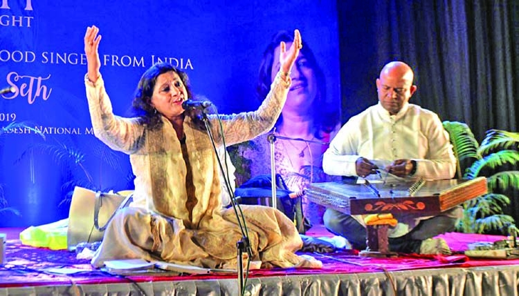 Singer Kavita Seth enchants Dhaka audience