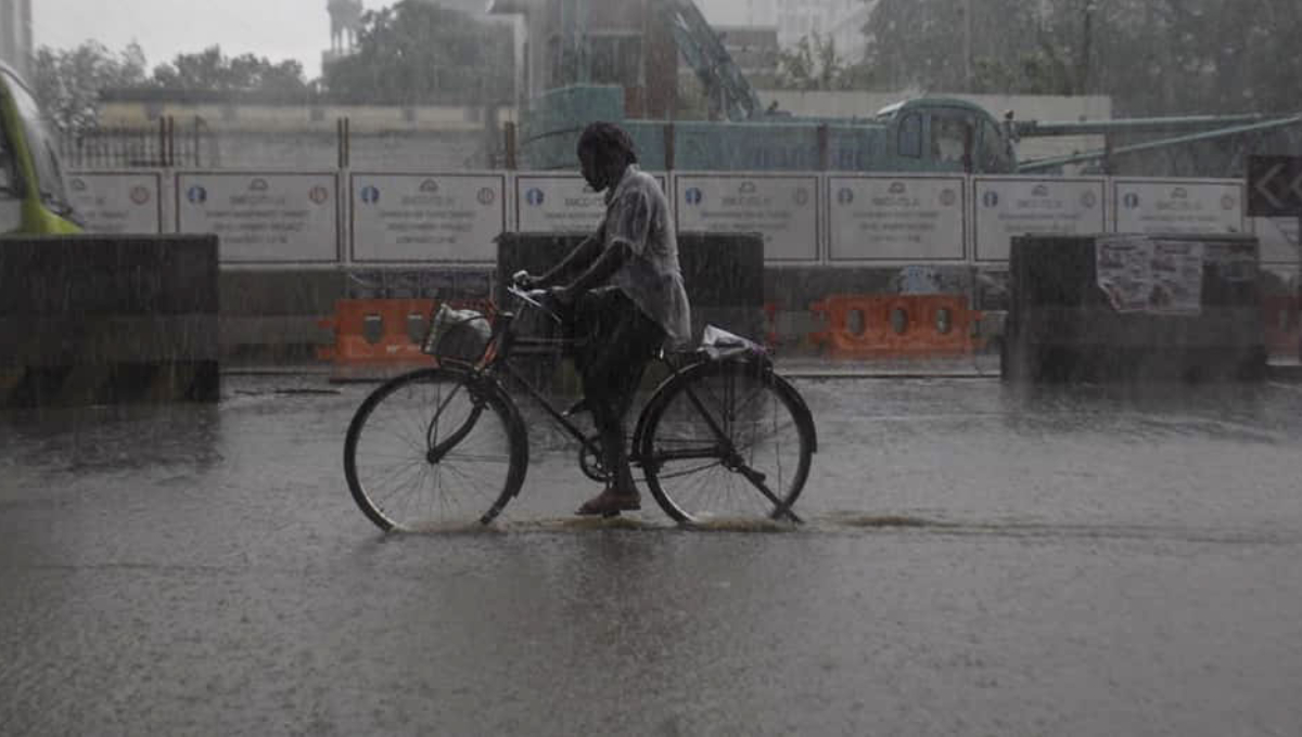 Met office forecasts heavy rainfall in Dhaka today