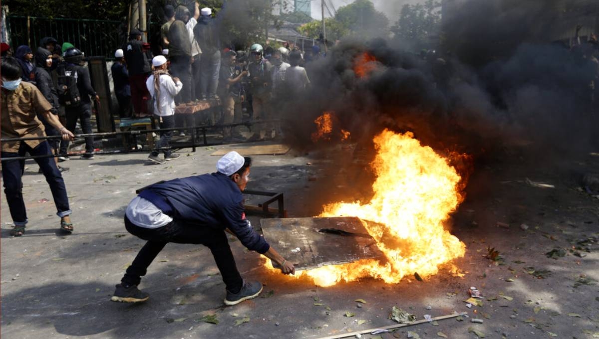 Six killed in Indonesia elections announcement clash, Jakarta governor says