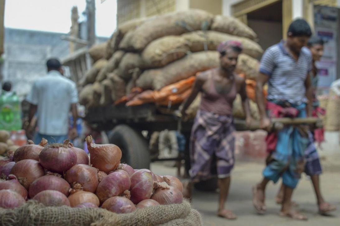 Onion price shoots up at Ctg markets
