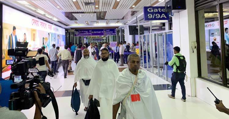 1st Hajj flight leaves Dhaka with 419 pilgrims