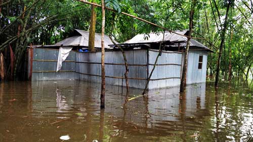 Floods hit 10 districts