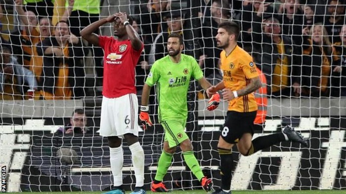Pogba misses penalty as Man Utd draw the wolves