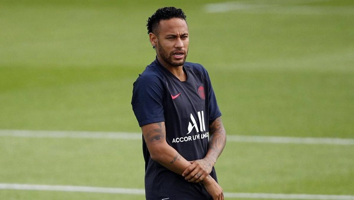 Barcelona 'closer' to Neymar deal, club official says