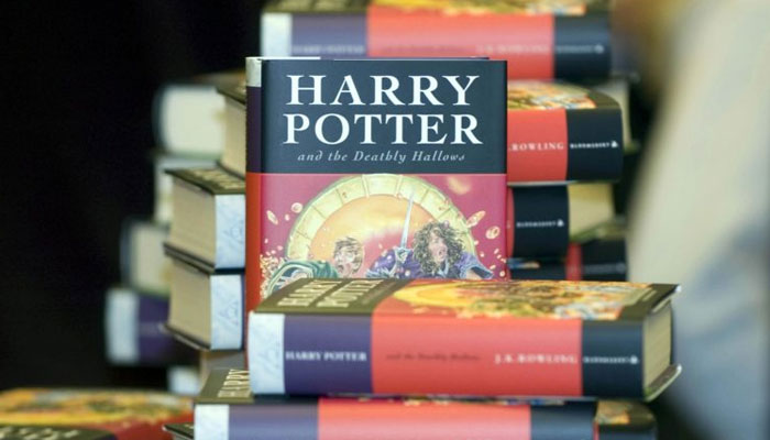 US catholic school priest bans Harry Potter books