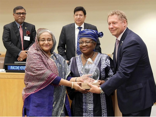PM conferred with ‘Vaccine Hero’ award