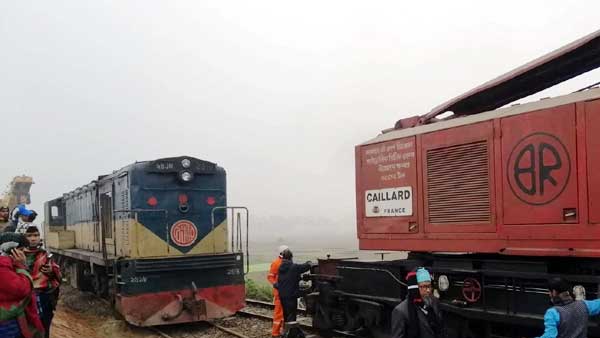Ctg's train service with Dhaka-Sylhet restored after 7hrs
