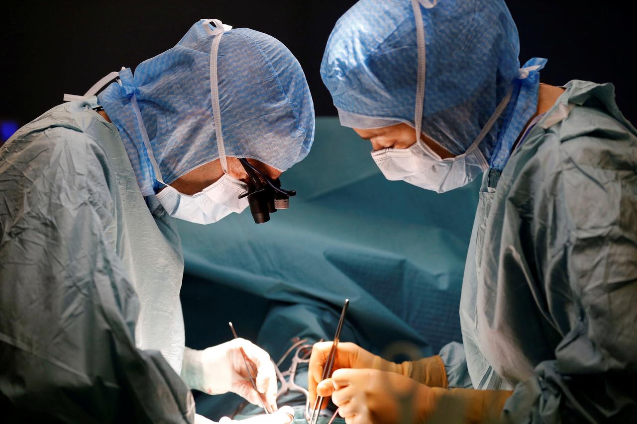 Large study of heart stenting vs surgery sparks controversy