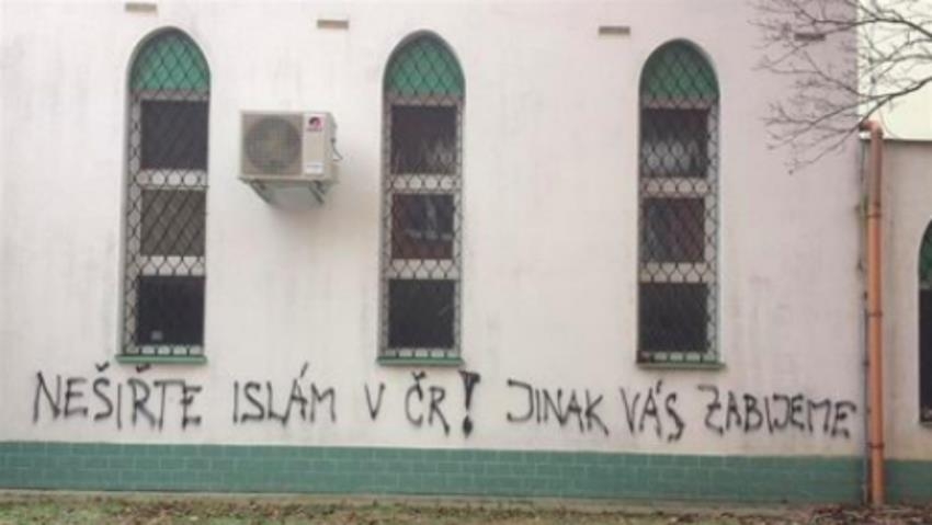 Czech mosque vandalized with death threats