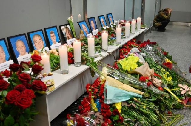 Flowers, candles for doomed Ukrainian flight crew