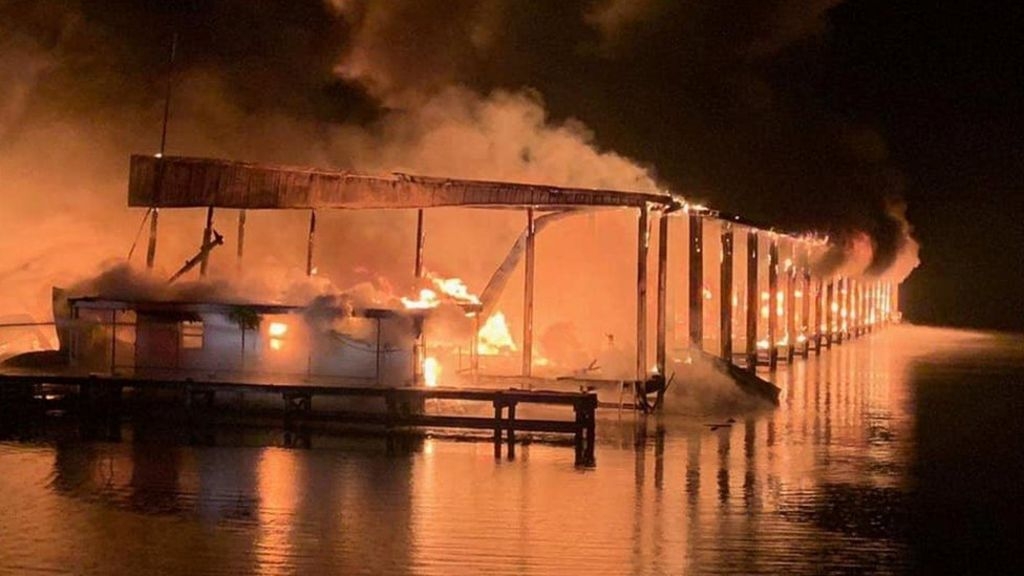 Eight killed as fire engulfs 35 boats in US marina