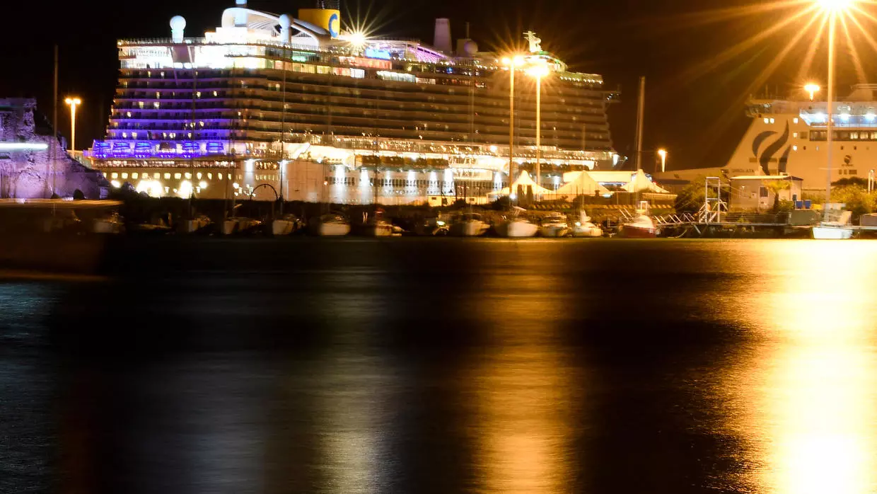 'Cruise ships to ban recent China visitors'
