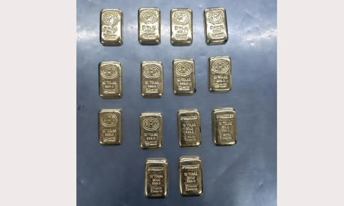 Biman cleaner held with gold value about Tk 82 lakh