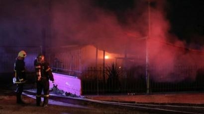 Lesbos refugee center burns amid migrant tensions