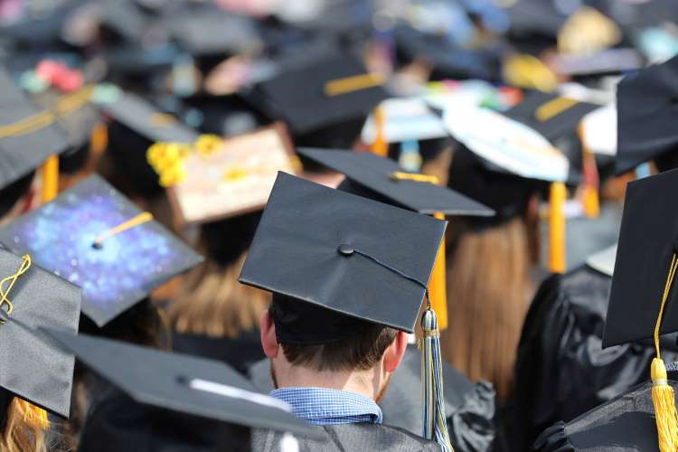 Some US colleges cancel,  postpone graduation over virus