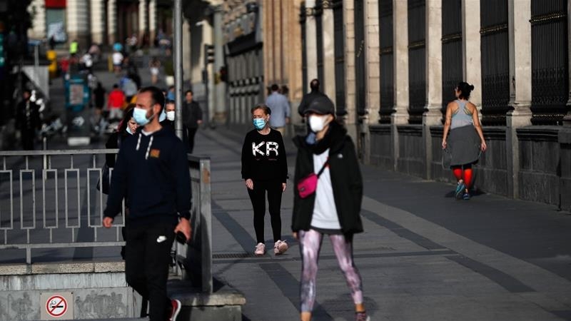 Spain makes masks compulsory on public transport