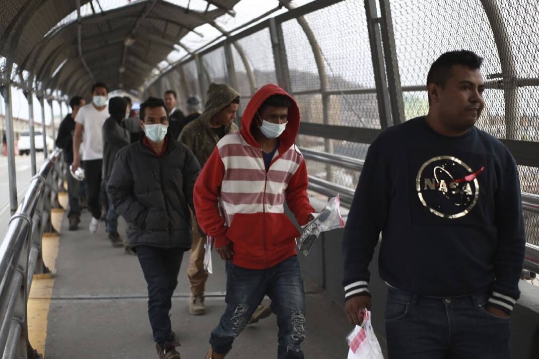 Coronavirus: Migrants trapped in danger zone