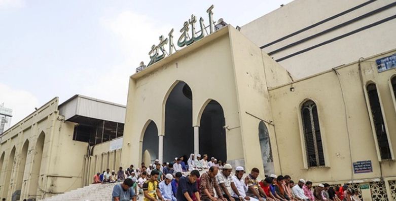 Mosques reopen for congregational prayers