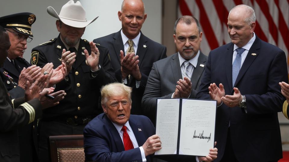 Trump signs order pushing to lessen US police violence