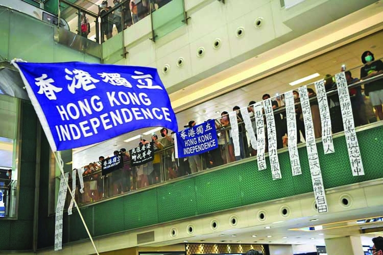 Hong Kongers march in silent protest