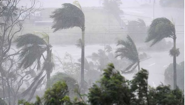 Low over bay: Storm rushing to country's coastal region at 80kph