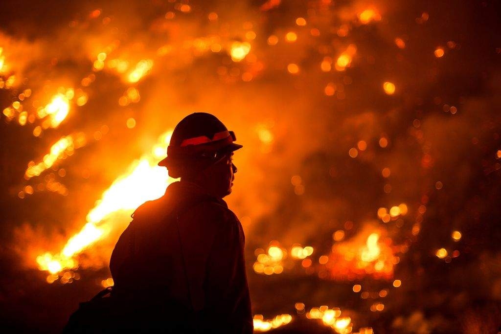 As US wildfires rage, smoke reaches Europe