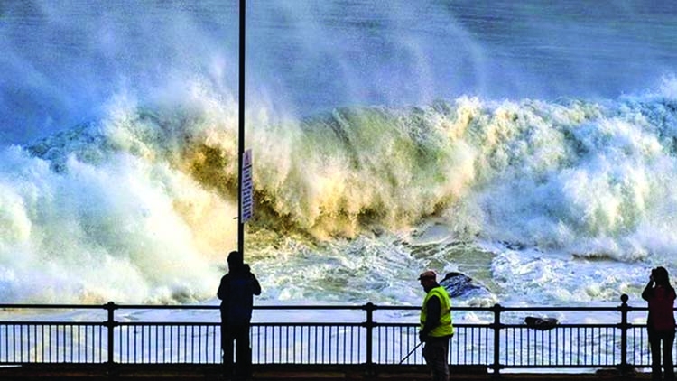 Storm Aiden: Heavy rain  and winds hit UK
